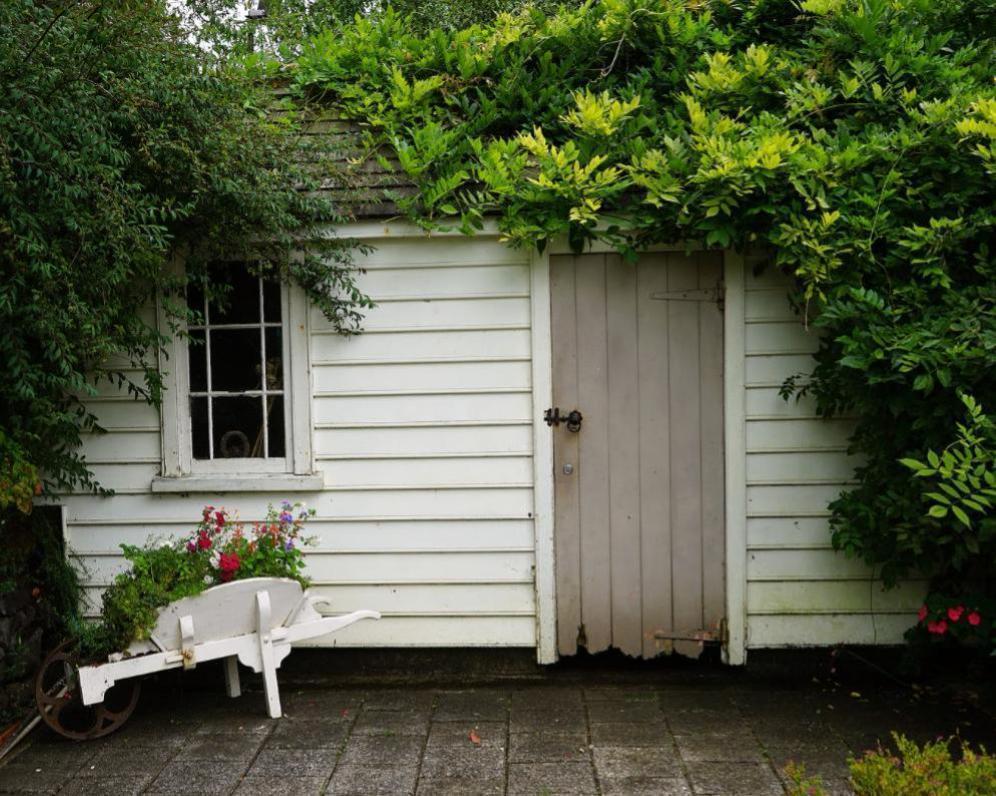 Co byste měli vědět, než se pustíte do stavby zahradního domku.