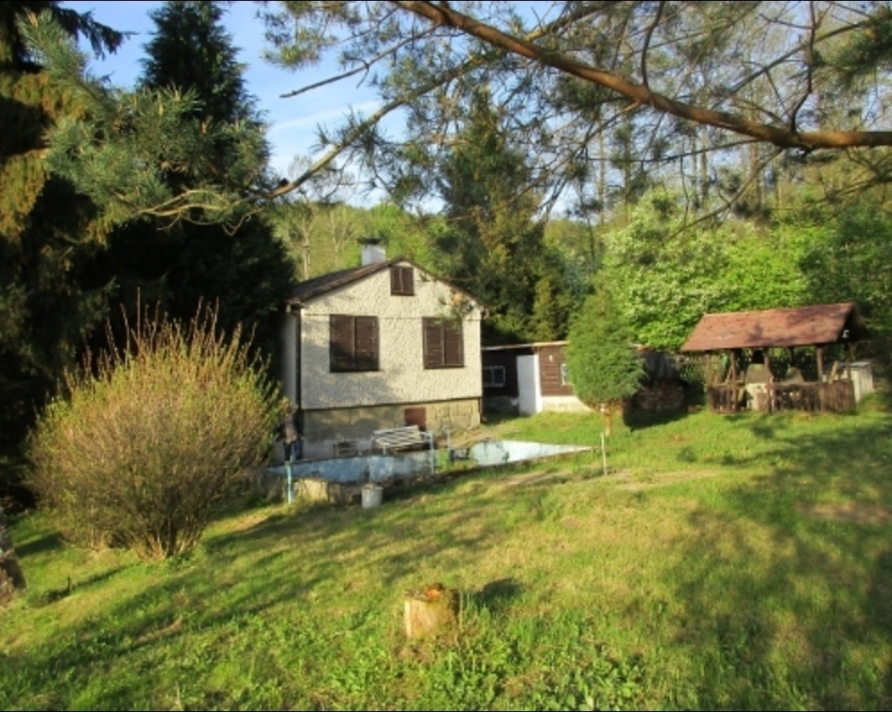Romantická chata se zahradou 977 m2 v obci Studený u Kunratic – v CHKO České Švýcarsko, cena 850.000 Kč